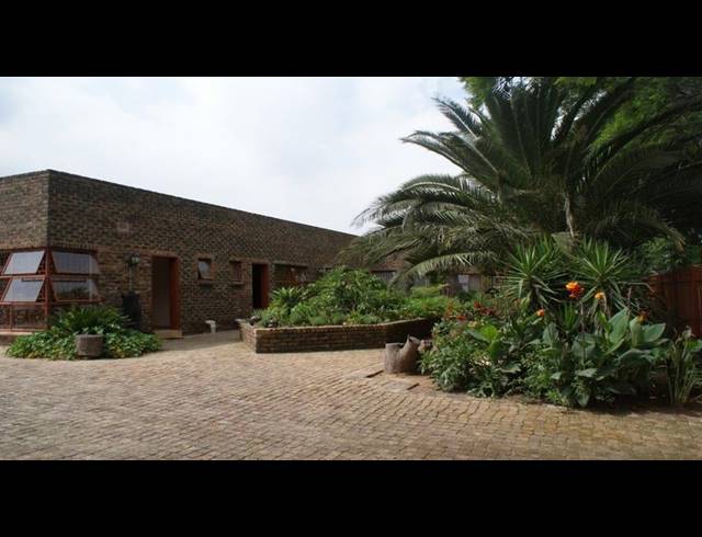 17 BEDROOM HOUSE FOR SALE IN WITBANK EXT 5